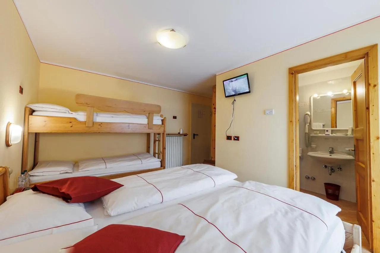ליביניו Hotel San Rocco 3*,